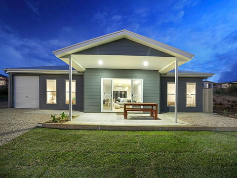 High Tide - Beachfront Pet-friendly - Accommodation 4U 0