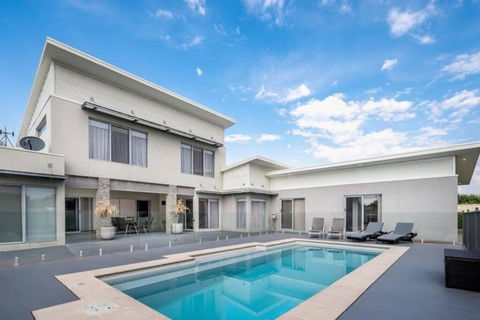 Hildeton Pool House - Accommodation 4U 0