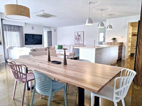 Hildeton Pool House - Accommodation 4U 2
