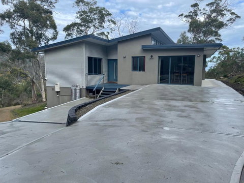 Hill Top Retreat - Accommodation 4U 2