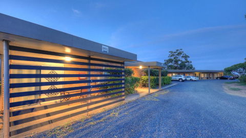 Hilldrop Motor Inn - Accommodation 4U 2