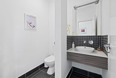 Holiday Paradise 4BR Pool BBQ Parking Near Mall N Park - Accommodation 4U 1