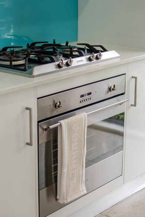 Home In Christies Beach - Accommodation 4U 3