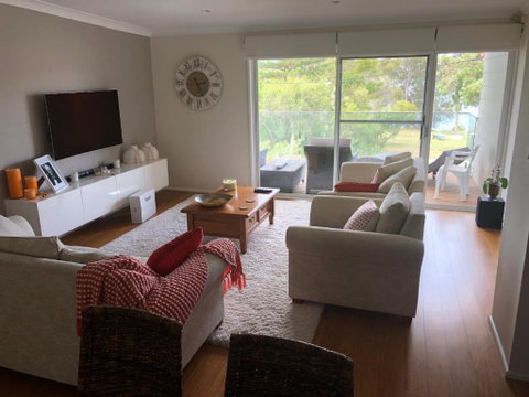 House Beside The Lake - Accommodation 4U 3