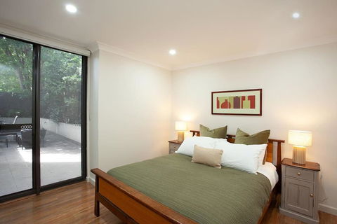 Huge 3 Bed Camperdown Garden Apt W Parking Aircon - Accommodation 4U 2