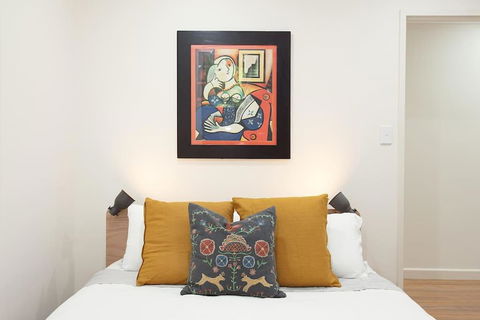 Huge 3 Bed Camperdown Garden Apt W Parking Aircon - Accommodation 4U 3