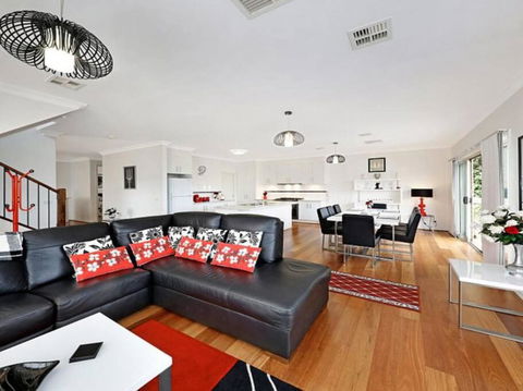 Huge Luxury Home! Mount Waverley - Accommodation 4U 2