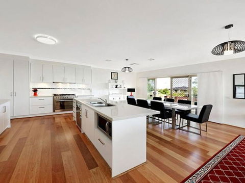Huge Luxury Home! Mount Waverley - Accommodation 4U 1