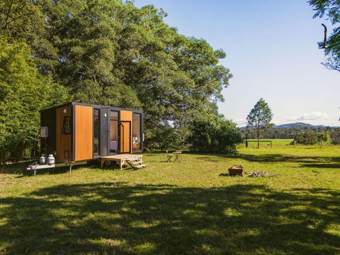 Huntingdon House By Tiny Away - Accommodation 4U 0