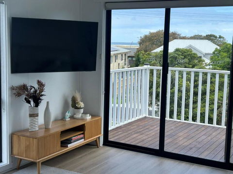 Iconic Beach House On Bruce - Accommodation 4U 2