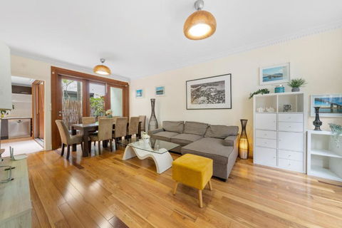 Ideally Located 3 BR With Parking & Central & Darling Harbour-10 Mins Walk - Accommodation 4U 1