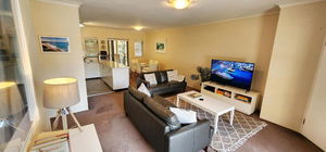 Inner city apartment - Moments to the city centre