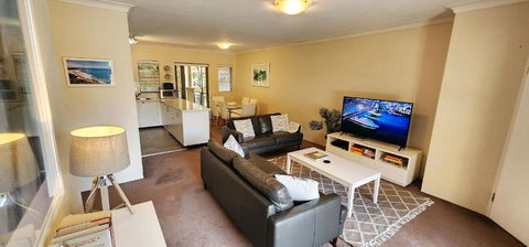 Inner City Apartment - Moments To The City Centre - Accommodation 4U 0