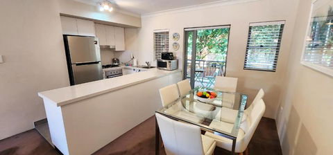 Inner City Apartment - Moments To The City Centre - Accommodation 4U 3