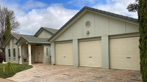 HOME STAY On The High Street - Accommodation 4U 2