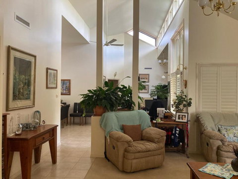 HOME STAY On The High Street - Accommodation 4U 3