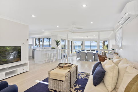 Adrift Retreat - St Georges Basin Waterfront Home - Accommodation 4U 0