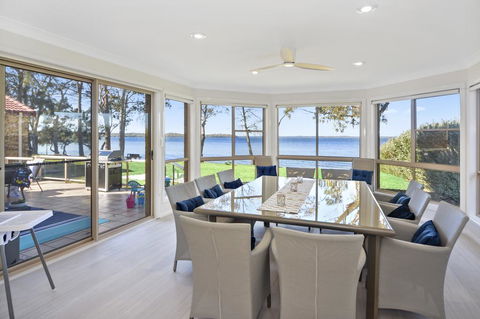 Adrift Retreat - St Georges Basin Waterfront Home - Accommodation 4U 2