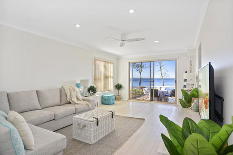 Adrift Retreat - St Georges Basin Waterfront Home - Accommodation 4U 1