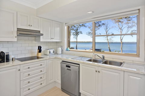 Adrift Retreat - St Georges Basin Waterfront Home - Accommodation 4U 3