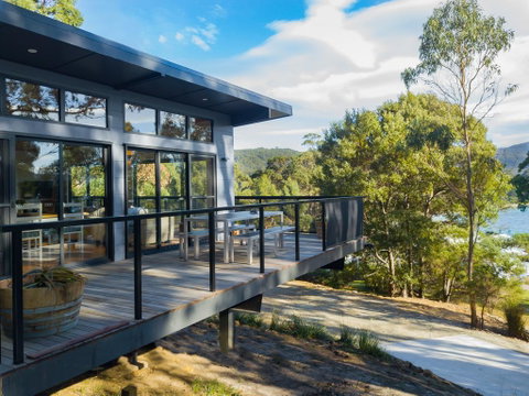 Adventure Bay Beach House - Accommodation 4U 1