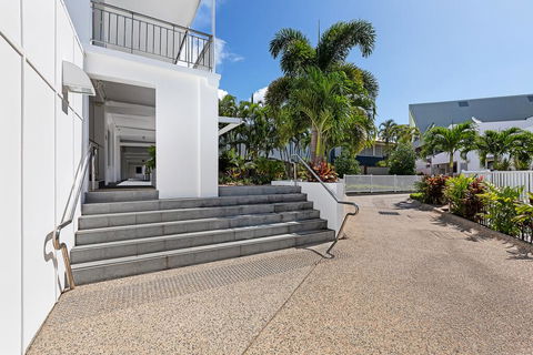 Airlie Beach Hotel - Accommodation 4U 1
