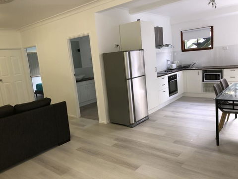 Airlie Getaway Unit 3 - Accommodation 4U 3