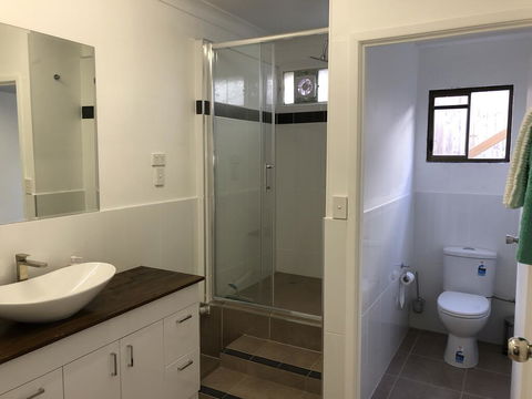 Airlie Getaway Unit 3 - Accommodation 4U 2