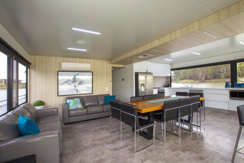 All Seasons Houseboats - Accommodation 4U 3