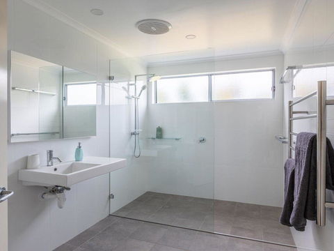 Aloha - Direct Beach Access From Property - Accommodation 4U 3