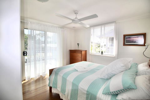 Aloha Alex Beach House Pet-friendly- 450m To The Beach - Accommodation 4U 0