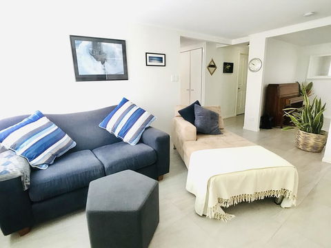 Aloha Alex Beach House Pet-friendly- 450m To The Beach - Accommodation 4U 2