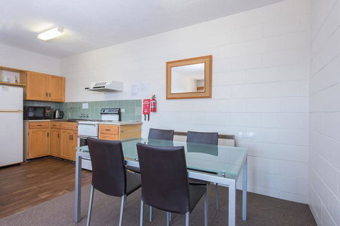 Alpine Apartment - Great Location With Views Of Lake Jindabyne - Accommodation 4U 3