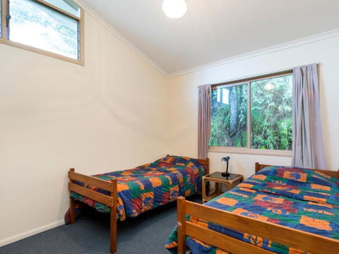 Amaroo House - Accommodation 4U 2