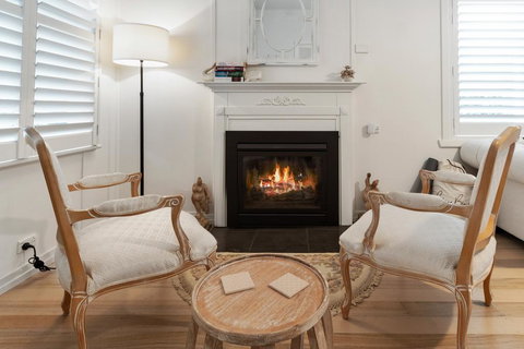 Amber Cottage, Luxury Seaside Retreat With Outdoor Spa! - Accommodation 4U 3