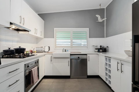 Amber Cottage, Luxury Seaside Retreat With Outdoor Spa! - Accommodation 4U 2