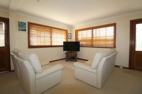 Amzaz, 15 Korogora Street - Accommodation 4U 2