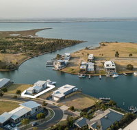 Anchored - Access to the Gippsland Lakes - Accommodation 4U