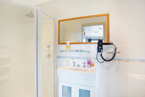 Anchors Aweigh - Accommodation 4U 3