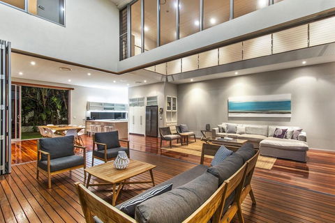 Angourie Beach House @ Corporate Boardies - Accommodation 4U 2