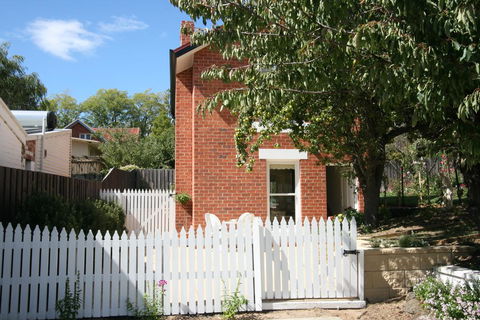 Annies Garden Cottage - Accommodation 4U 0