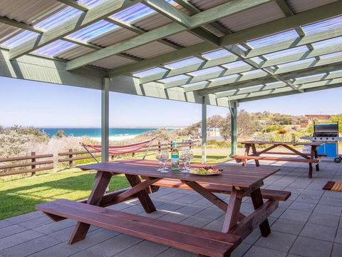 Antonio's Paradise - Spectacular Views Over Warrain Beach - Accommodation 4U 0