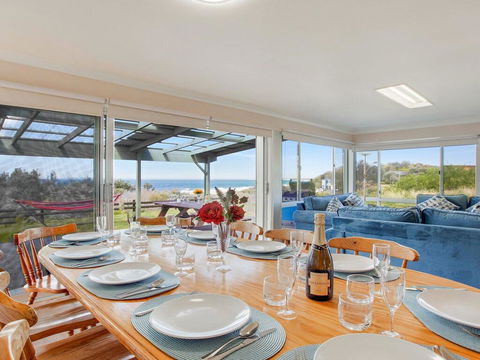 Antonio's Paradise - Spectacular Views Over Warrain Beach - Accommodation 4U 3