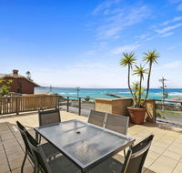 APARTMENT 12 PACIFIC APARTMENTS- Across From the Pier - Accommodation 4U