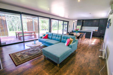 Apex House - Accommodation 4U 0
