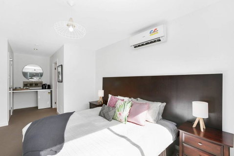 APOLLO 13 STUDIO - Free Wifi, Opposite Beach! - Accommodation 4U 1