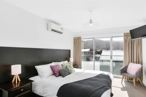 APOLLO 13 STUDIO - Free Wifi, Opposite Beach! - Accommodation 4U 0