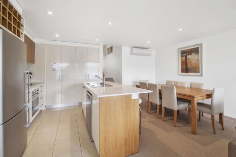 APOLLO BLUE 6 - Modern Waterfront Apartment - Accommodation 4U 3