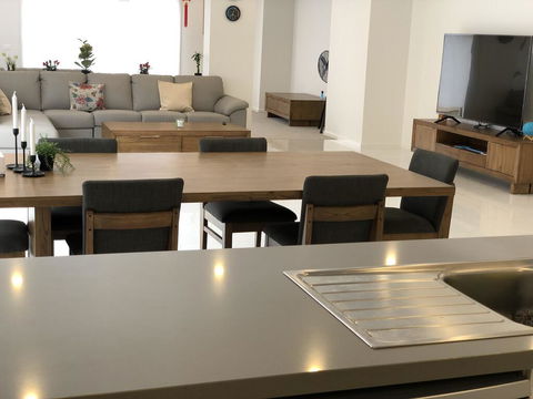 Apple House Upper Point Cook - Accommodation 4U 2