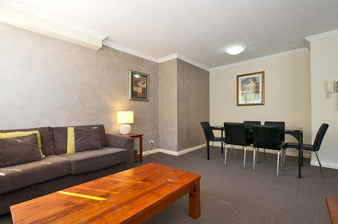 Aqualine Apartments On The Broadwater - Accommodation 4U 2